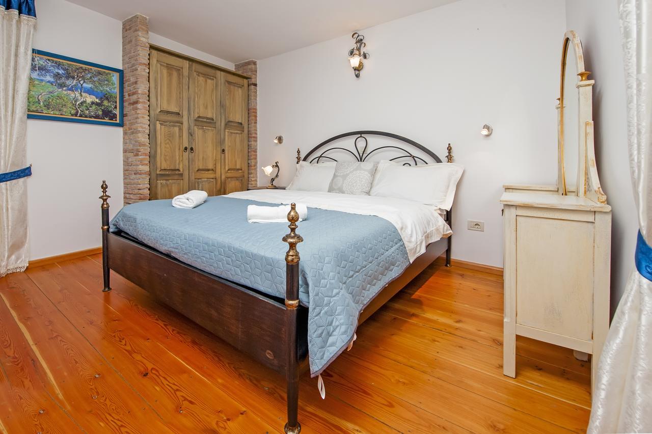Apartments Casa Rubeus 로비니 외부 사진